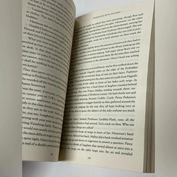 Harry Potter and the Order of the Phoenix - Book 5 | Softcover 📚 - Picture 8 of 16